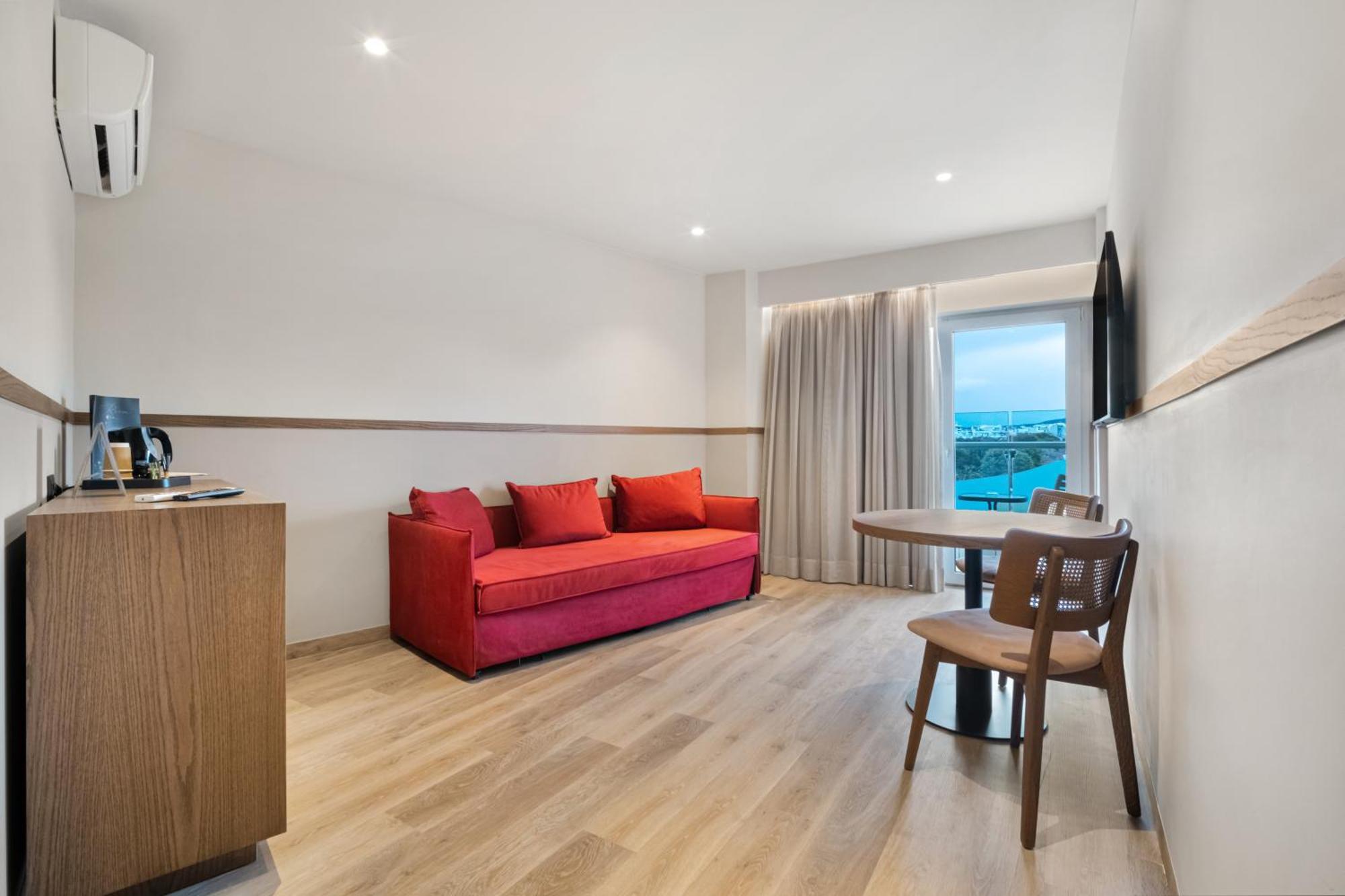 Capsis Astoria מלון 4*
